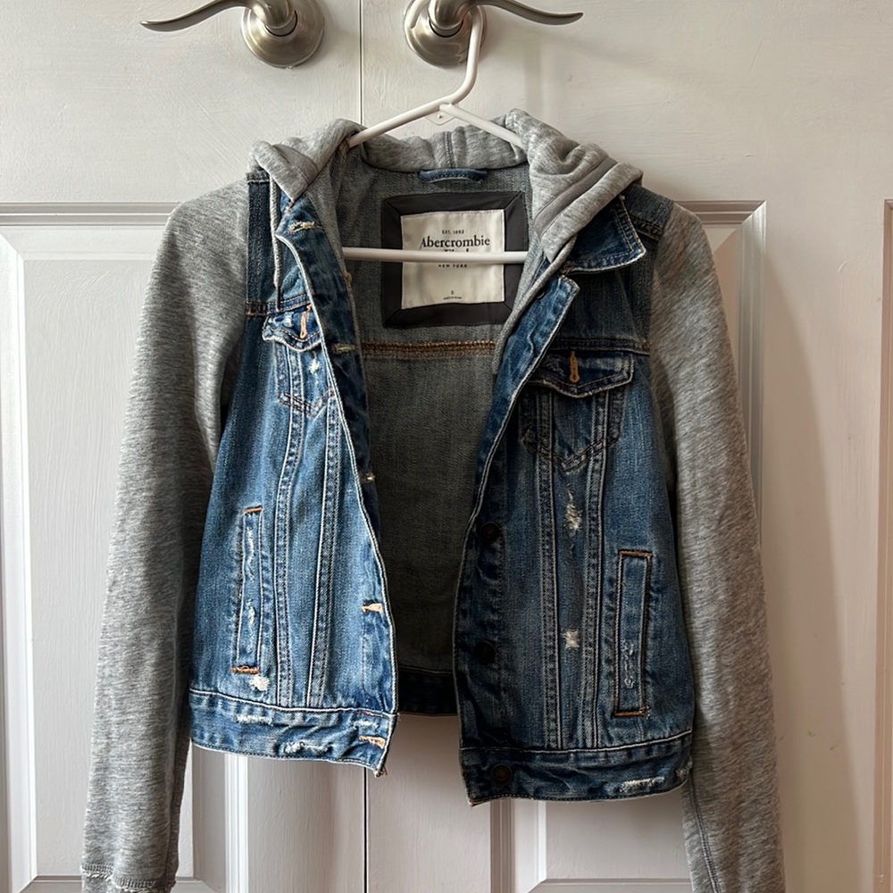 SIZE SMALL - ABERCROMBIE & FITCH JEAN/ SWEATSHIRT JACKET WITH HOOD